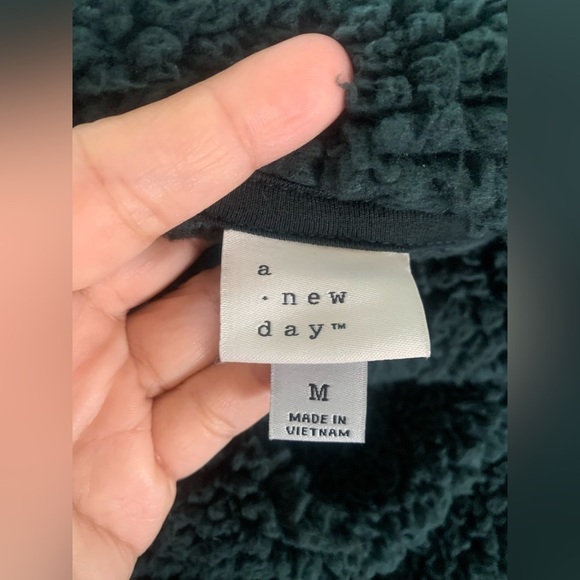 A New Day Sweater Size Medio Color Green - Picture 5 of 7